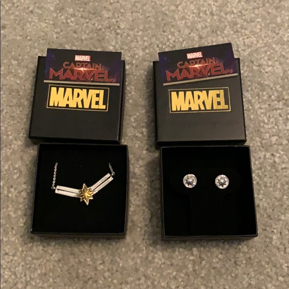 Captain Marvel Jewelry Set